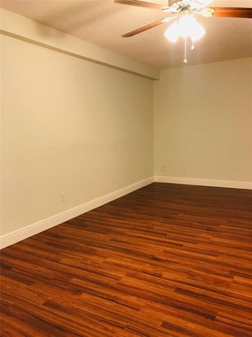 1640 W Golfview Dr, Pembroke Pines, FL 33026