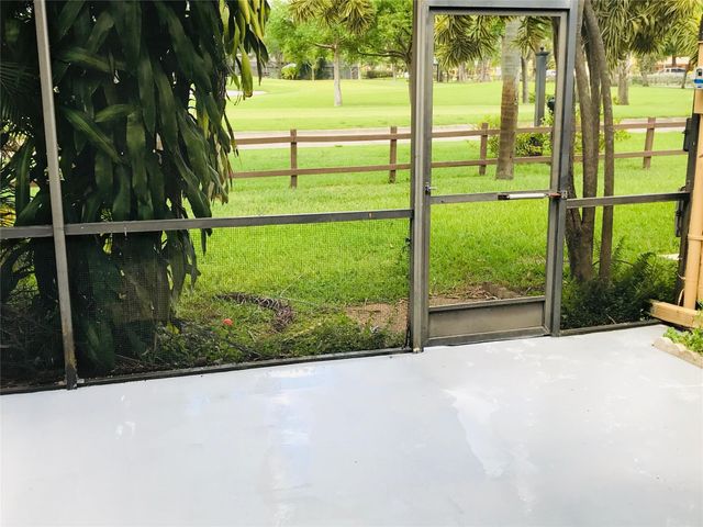 1640 W Golfview Dr, Pembroke Pines, FL 33026