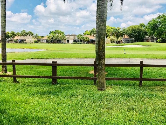 1640 W Golfview Dr, Pembroke Pines, FL 33026