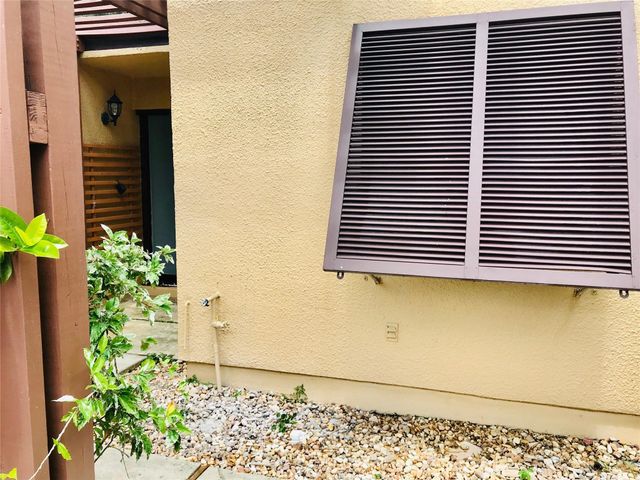 1640 W Golfview Dr, Pembroke Pines, FL 33026