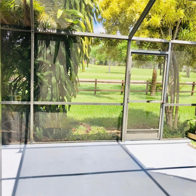 1640 W Golfview Dr, Pembroke Pines, FL 33026