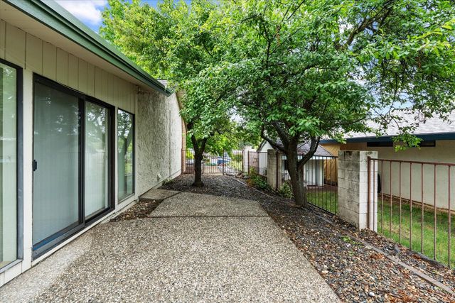 2572 Sterling Dr, Rescue, CA 95672