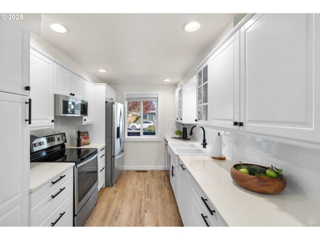 1905 N SPRINGBROOK Way, Newberg, OR 97132