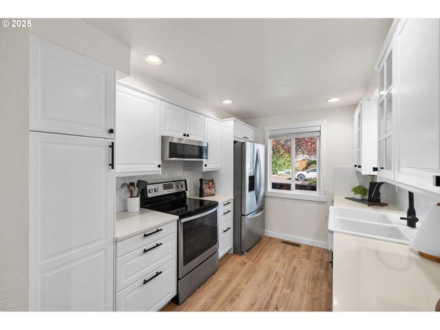 1905 N SPRINGBROOK Way, Newberg, OR 97132