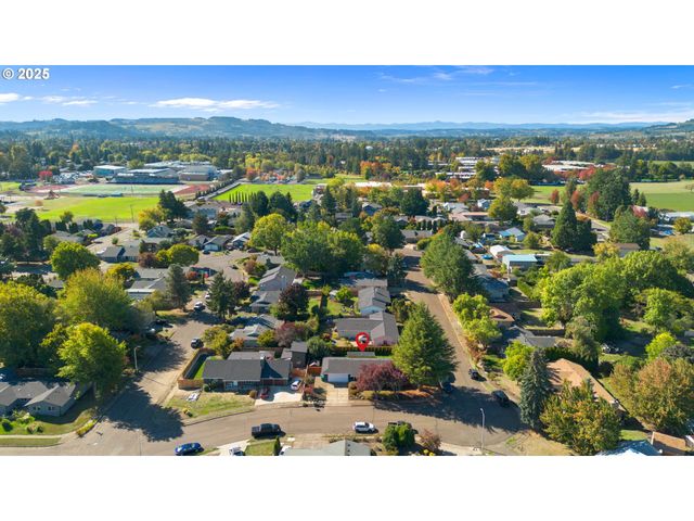 1905 N SPRINGBROOK Way, Newberg, OR 97132