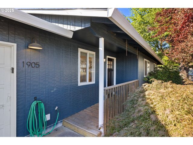 1905 N SPRINGBROOK Way, Newberg, OR 97132