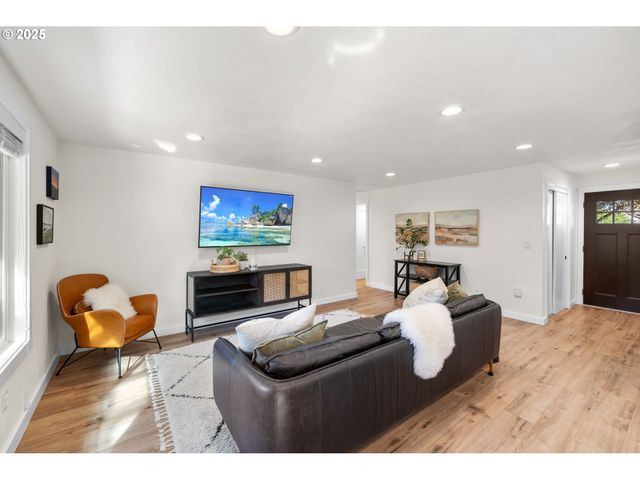 1905 N SPRINGBROOK Way, Newberg, OR 97132