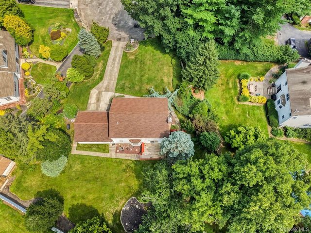 15 Fairfields Court, Huntington Station, NY 11746