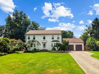 15 Fairfields Court, Huntington Station, NY 11746