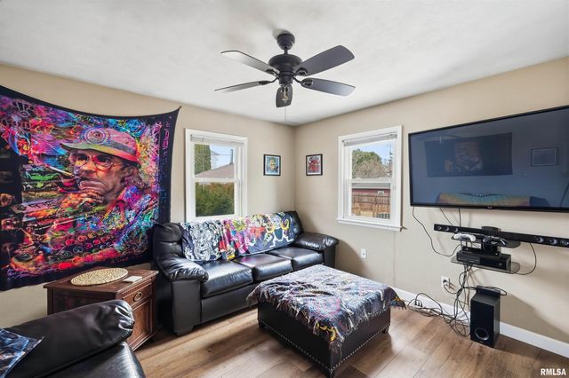 4209 S PARAMOUNT Road, Bartonville, IL 61607