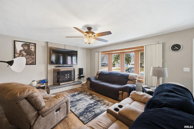 4209 S PARAMOUNT Road, Bartonville, IL 61607