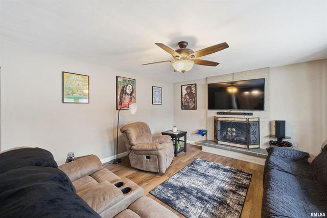 4209 S PARAMOUNT Road, Bartonville, IL 61607