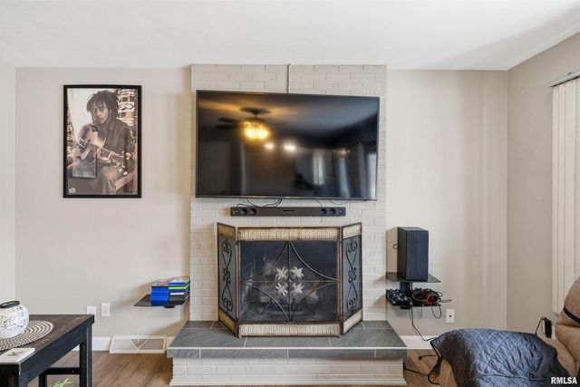 4209 S PARAMOUNT Road, Bartonville, IL 61607