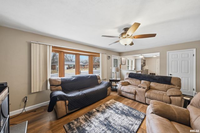 4209 S PARAMOUNT Road, Bartonville, IL 61607