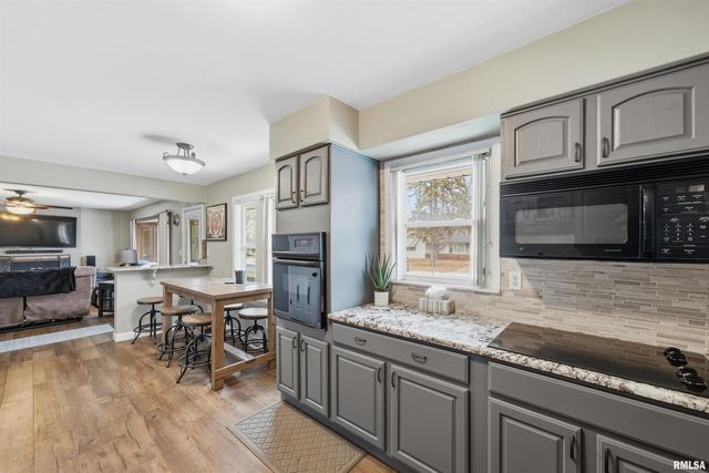 4209 S PARAMOUNT Road, Bartonville, IL 61607