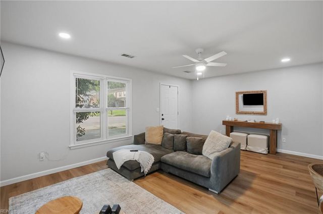 844 Wickford DR, Chesapeake, VA 23320