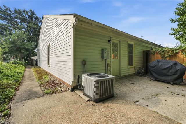844 Wickford DR, Chesapeake, VA 23320