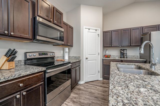 1344-1346 N Azena, Andover, KS 67002