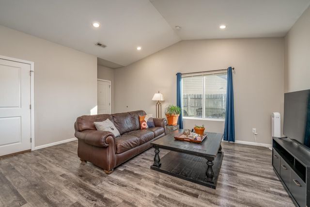 1344-1346 N Azena, Andover, KS 67002