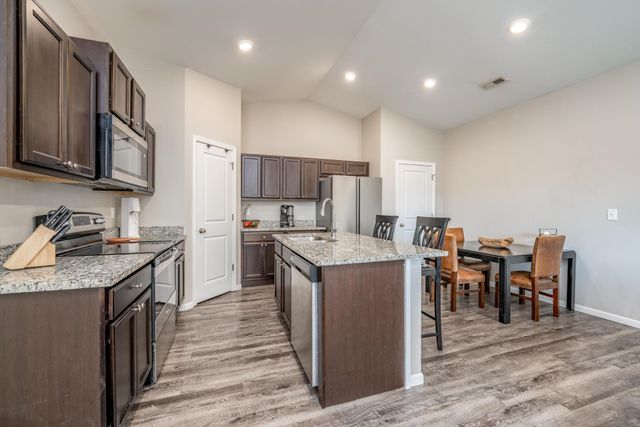 1344-1346 N Azena, Andover, KS 67002