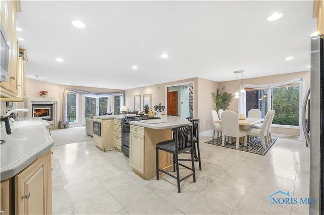 8801 W Bancroft Street, Toledo, OH 43617