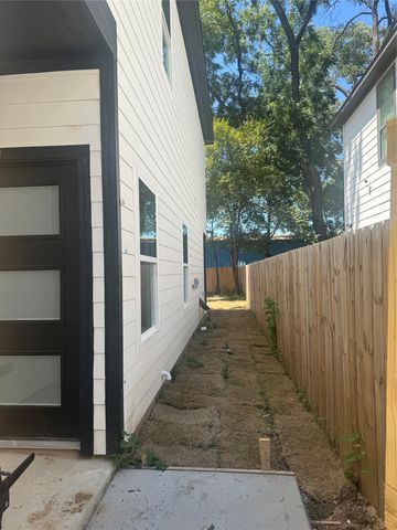 5029 Colonial Avenue, Dallas, TX 75215
