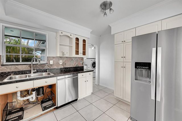 220 SE 10th Street, Pompano Beach, FL 33060