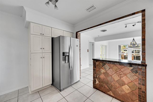 220 SE 10th Street, Pompano Beach, FL 33060