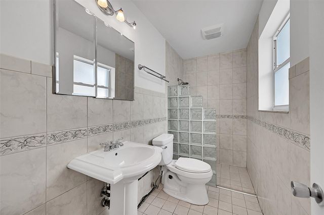 220 SE 10th Street, Pompano Beach, FL 33060