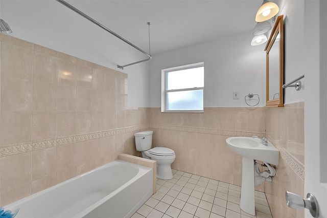 220 SE 10th Street, Pompano Beach, FL 33060