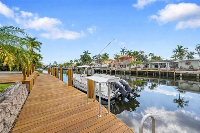 220 SE 10th Street, Pompano Beach, FL 33060