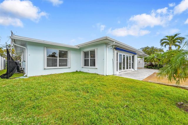 220 SE 10th Street, Pompano Beach, FL 33060