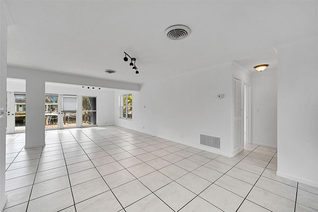 220 SE 10th Street, Pompano Beach, FL 33060