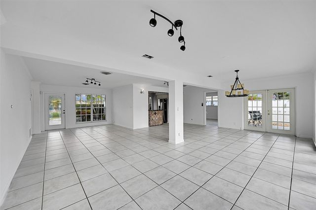 220 SE 10th Street, Pompano Beach, FL 33060