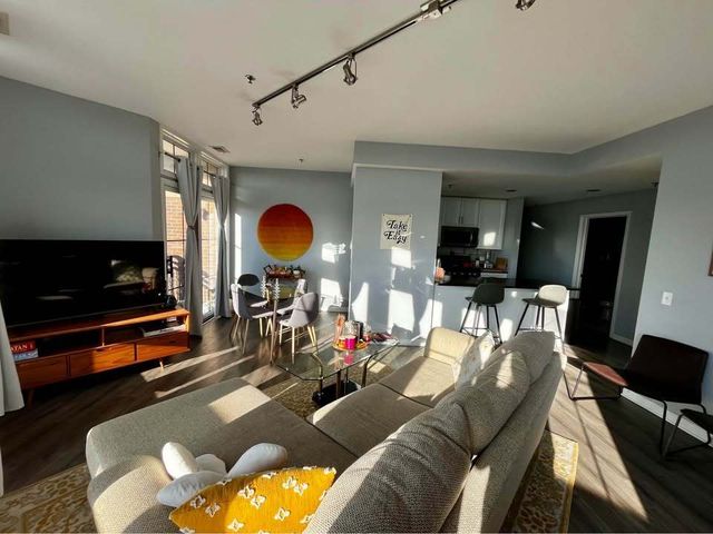 3450 S Halsted Street 501, Chicago, IL 60608