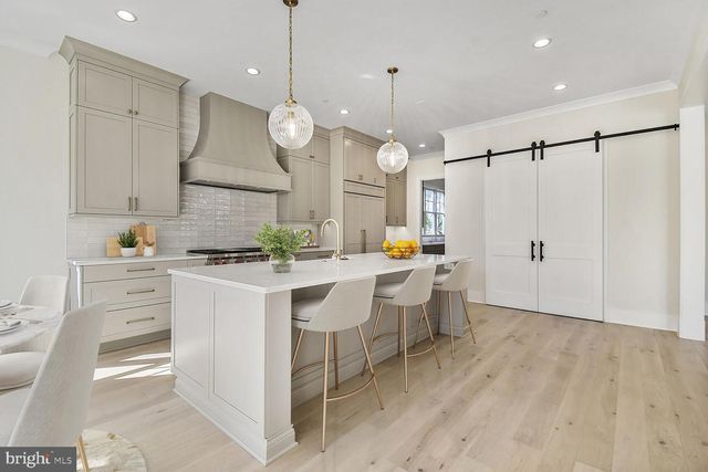 7819 EXETER RD, Bethesda, MD 20814