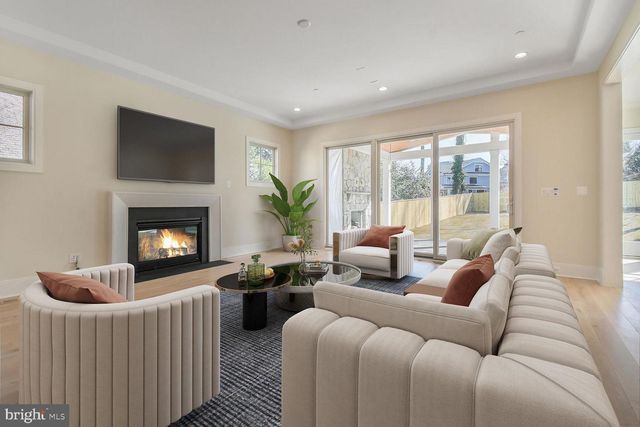 7819 EXETER RD, Bethesda, MD 20814