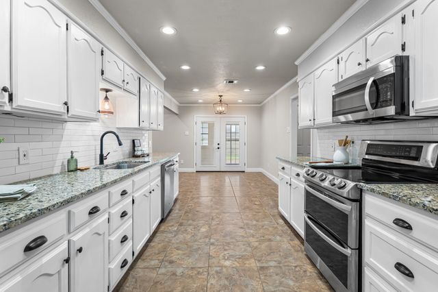 1208 Dendron Drive, Hewitt, TX 76643