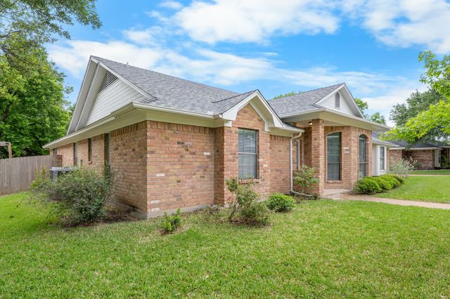 1208 Dendron Drive, Hewitt, TX 76643