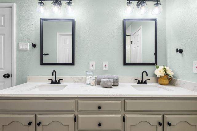 1208 Dendron Drive, Hewitt, TX 76643