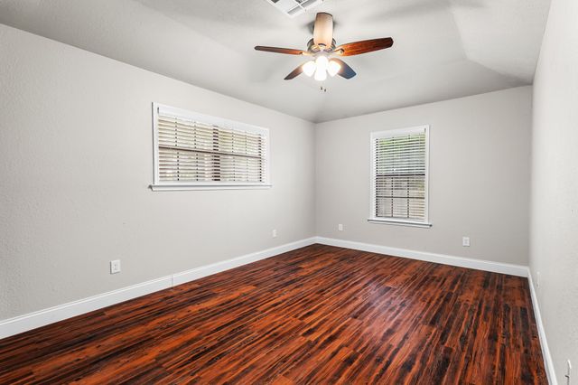 1208 Dendron Drive, Hewitt, TX 76643