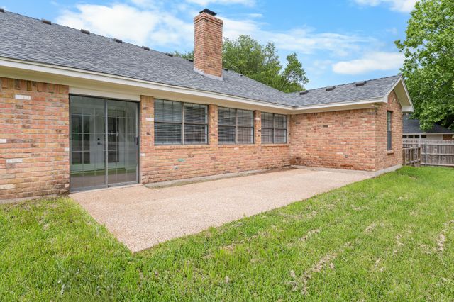1208 Dendron Drive, Hewitt, TX 76643