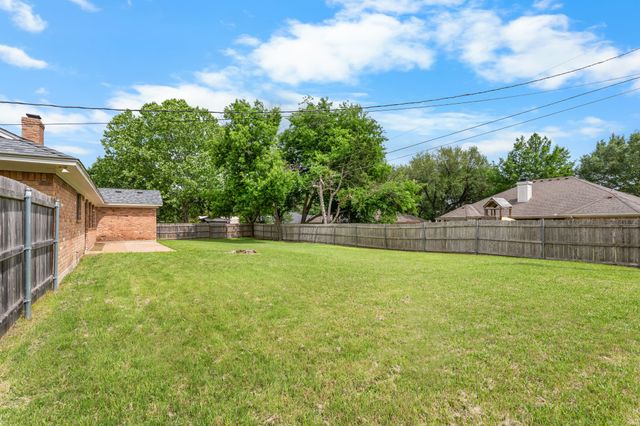 1208 Dendron Drive, Hewitt, TX 76643