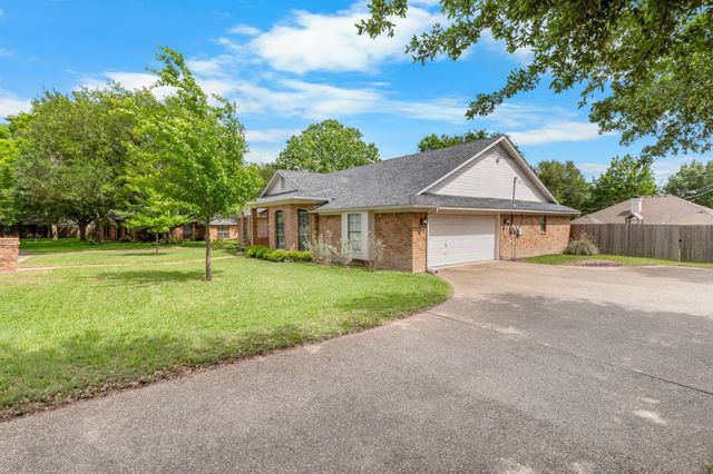 1208 Dendron Drive, Hewitt, TX 76643
