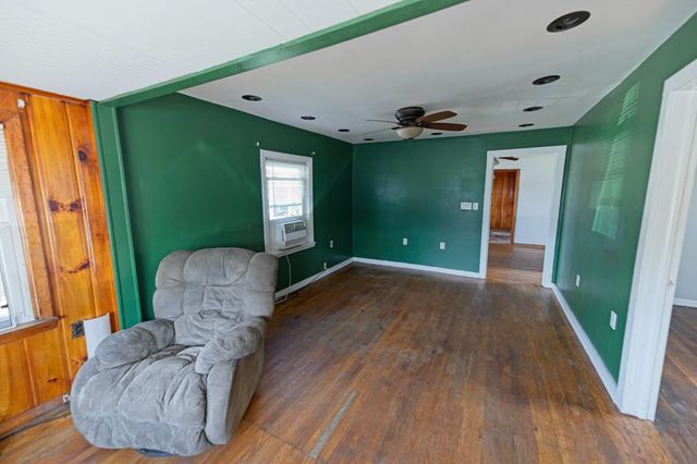 1607 Oak Street, Kenova, WV 25530