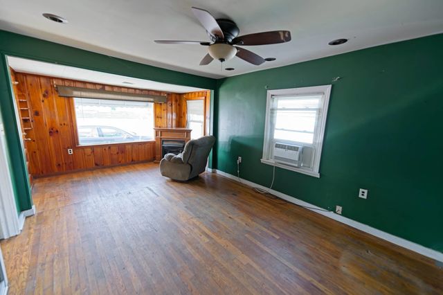 1607 Oak Street, Kenova, WV 25530