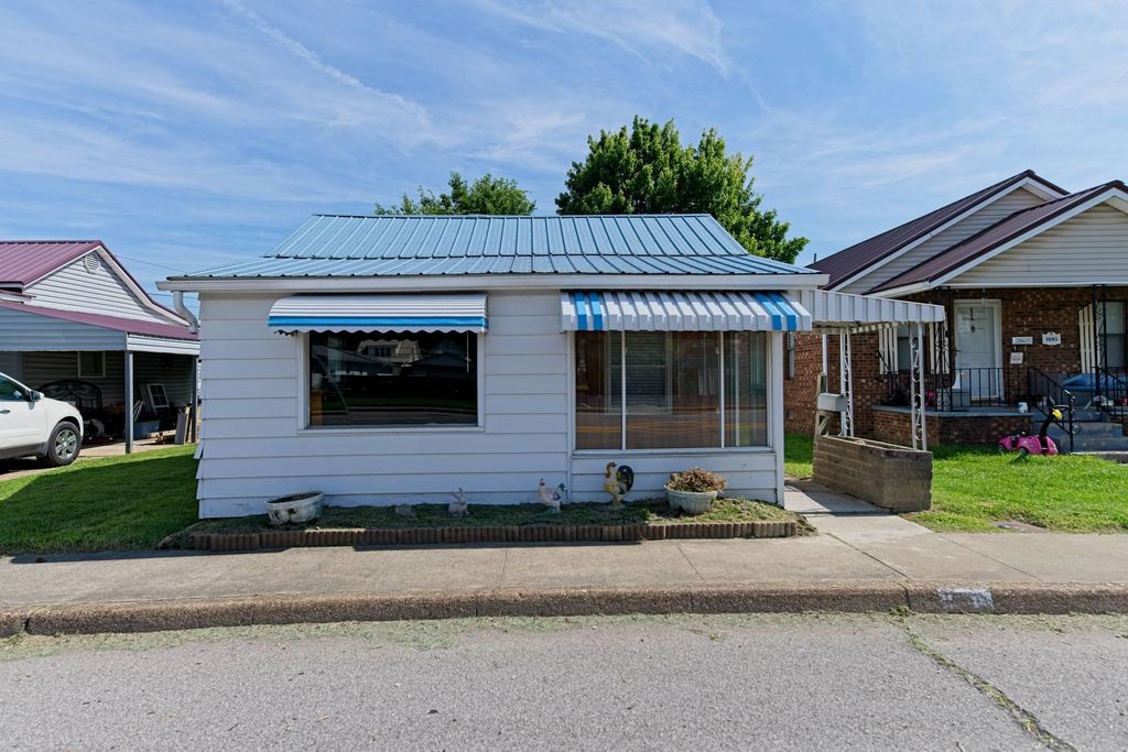 1607 Oak Street, Kenova, WV 25530