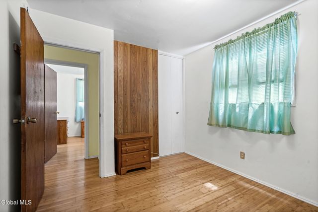 327 Manchester Road, Schenectady, NY 12304