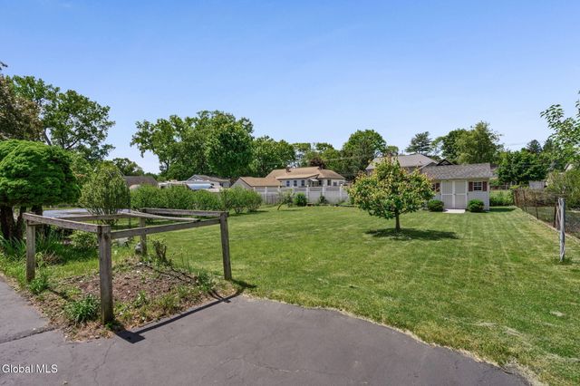 327 Manchester Road, Schenectady, NY 12304