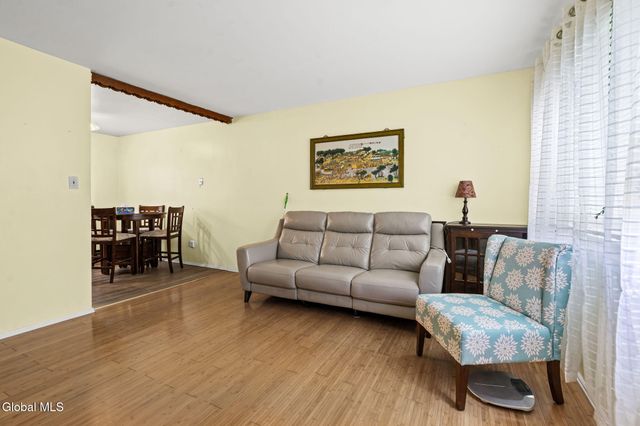 327 Manchester Road, Schenectady, NY 12304